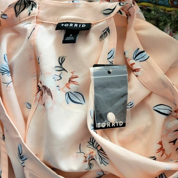 Torrid Blush Pink Floral Sleeveless Blouse Size 3X NWT - Picture 4 of 5